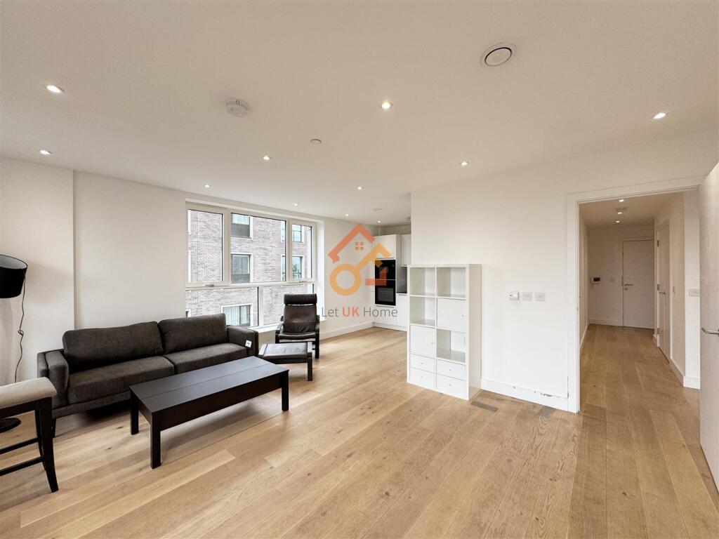 Main image of property: Gosnold House South, 11 Escapade Place, London E14