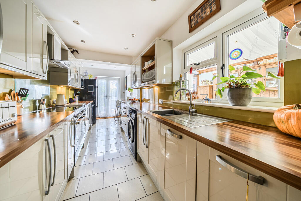 House in Guildford - View 2
