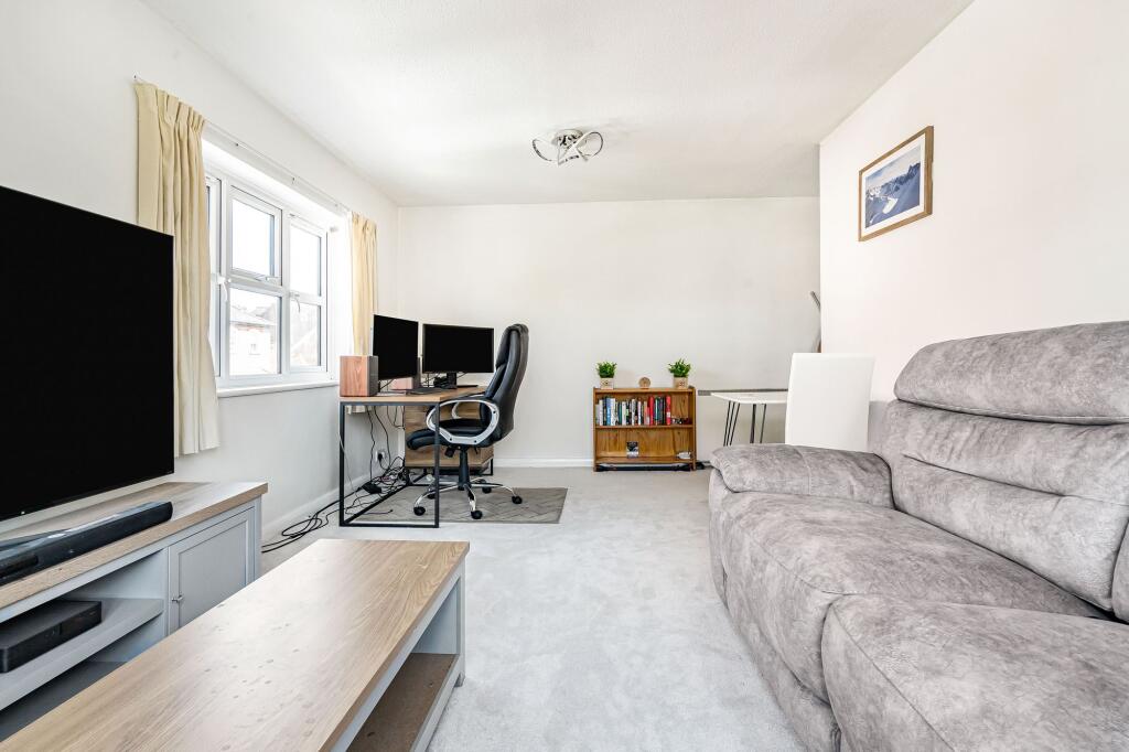Apartment in Mole Valley, Surrey - View 5