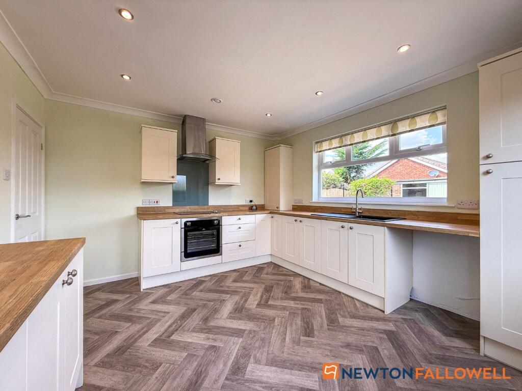 House in Newark and Sherwood, New Balderton, Balderton - View 2