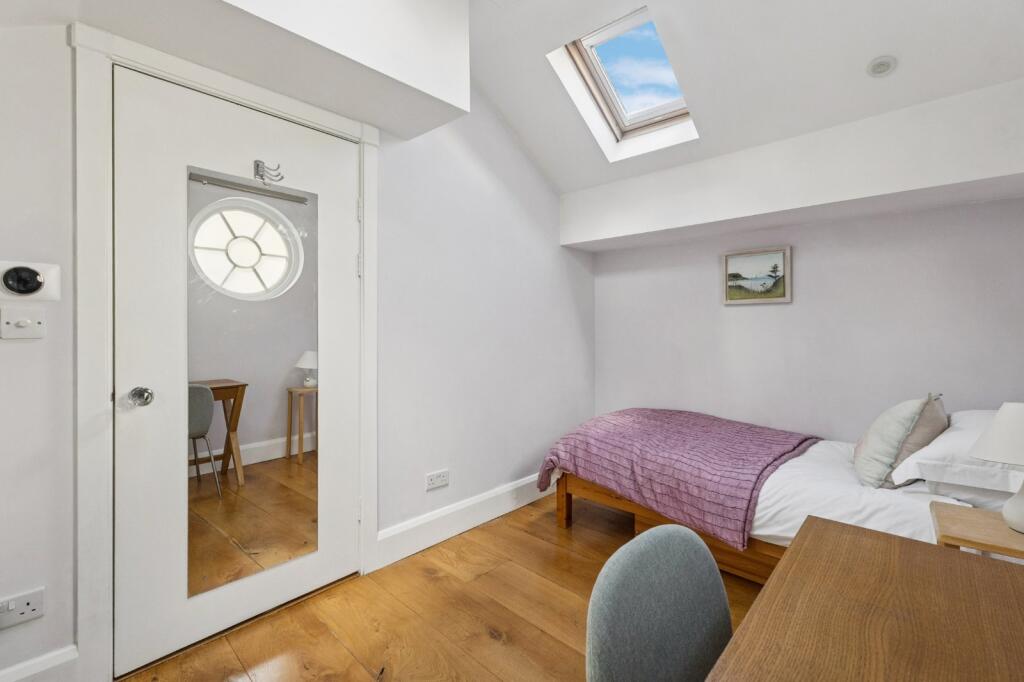 3 bedroom mews property for rent