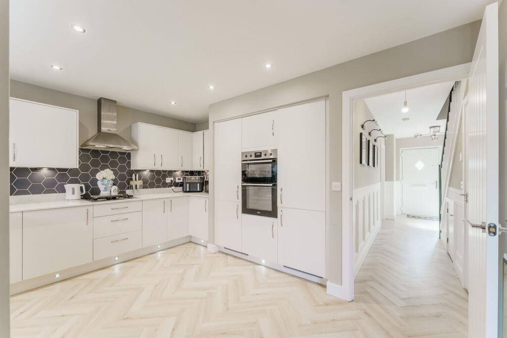 Franks Close, Howden, DN14 7FB photo 4