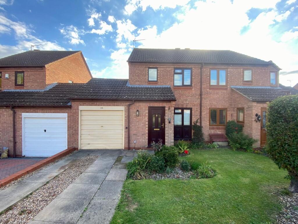 2-bed semi-detached on St. Wulstan Way, Southam, £275,000