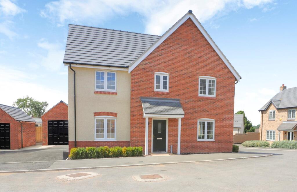 4-bed detached on Redfern Road, Oakthorpe, DE12, £430,000