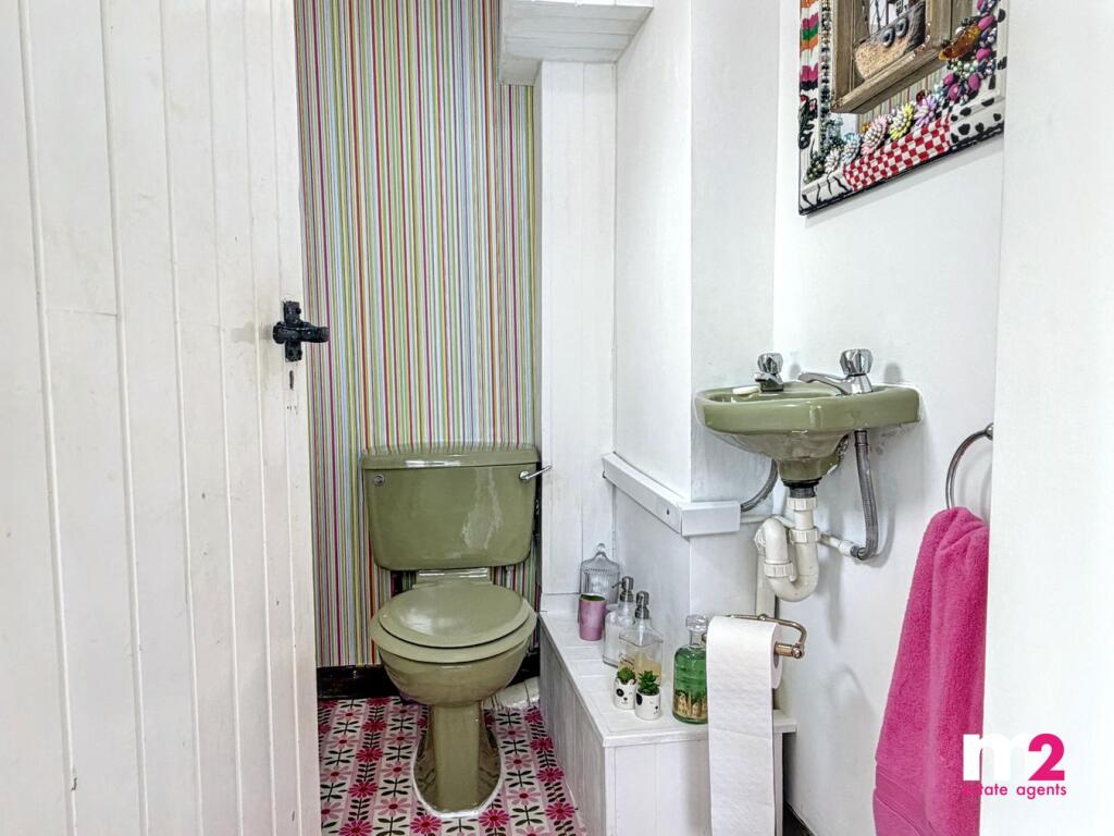 House in Newport, Llantilio Pertholey - More
