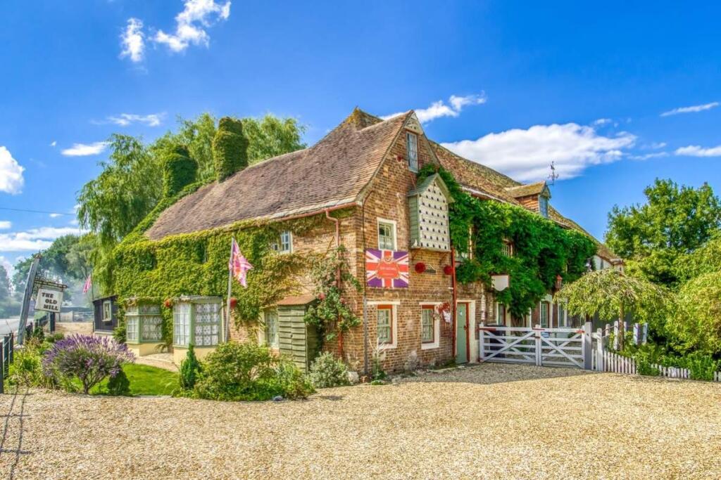 Main image of property: Otters Cottage, The Old Mill, Mill Street, Corfe Mullen, Wimborne, Dorset, BH21 3RH