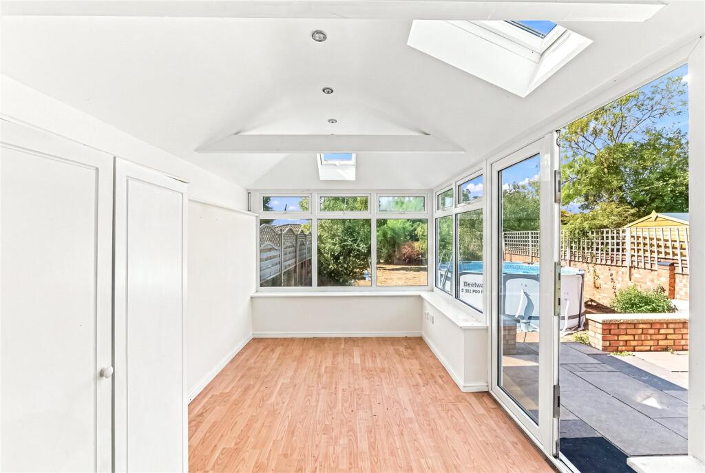 House in Milton Keynes, Bedford - View 4