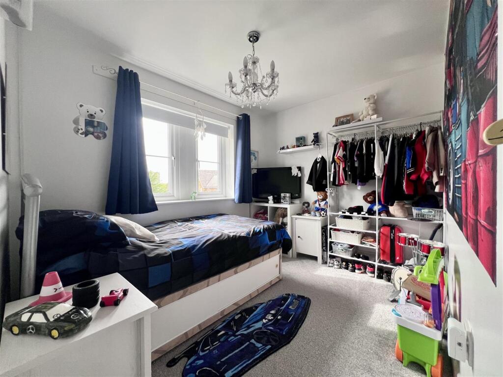 House in Milton Keynes, Oxley Park, Shenley Church End - More