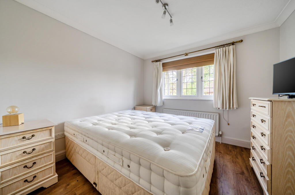 House in Binfield, Bracknell Forest - More