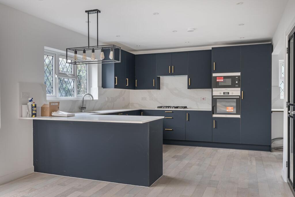House in London, Purley - View 2