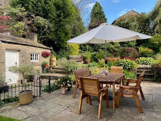 Sun terrace with garden seating