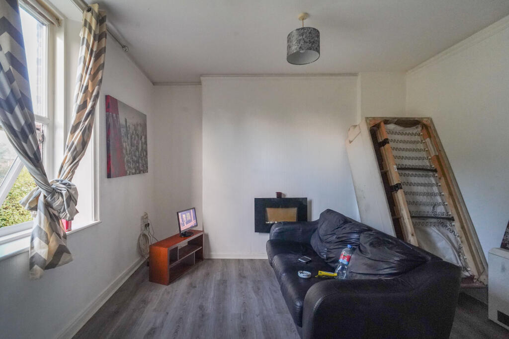Apartment in Salford, Greater Manchester - View 2
