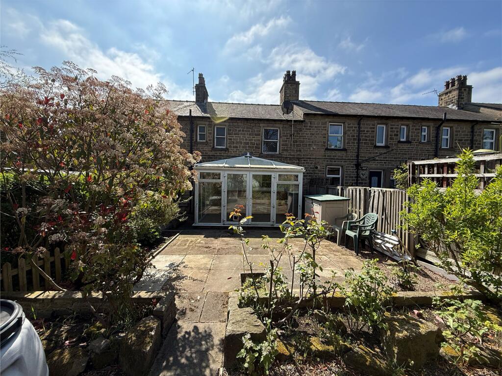 3-bed terraced on Long Lane, Huddersfield, HD5, £125,000