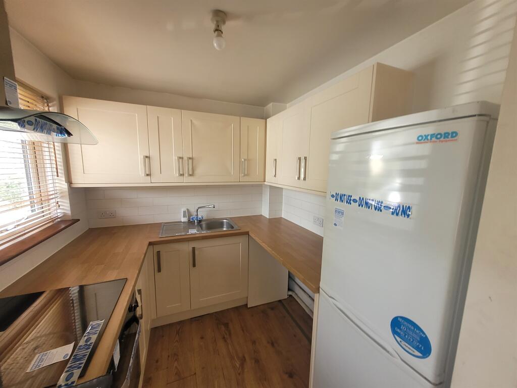 House in West Oxfordshire, Carterton - View 4