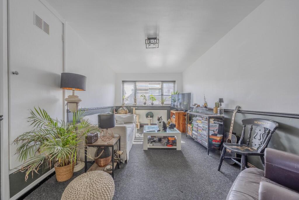 Apartment in Southend-on-Sea - View 3
