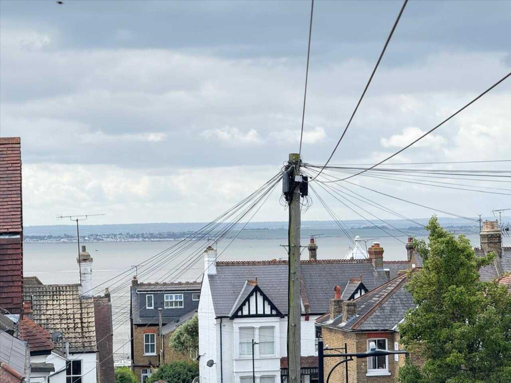 Just South of Broadway, Leigh on Sea photo 4