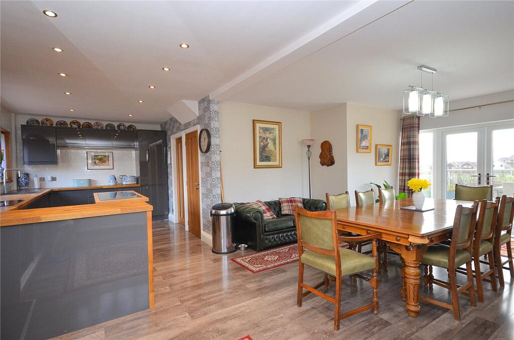 Kitson Hill Road, Mirfield, WF14 photo 4