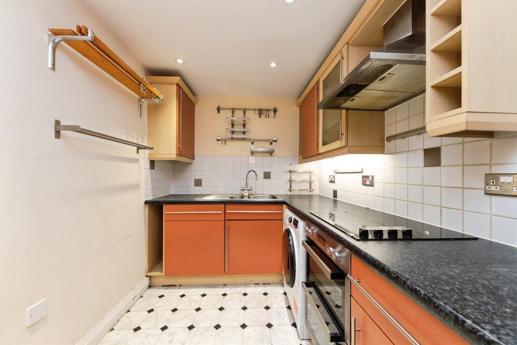 Newland Gardens, Hertford photo 3
