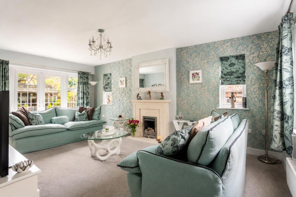 Tinchurch Drive, Burgess Hill photo 2