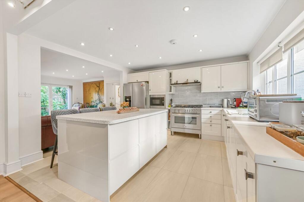 House in Kingston upon Thames, Coombe - View 3