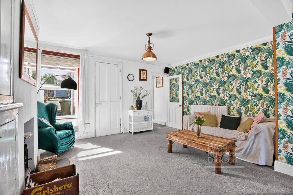 House in Newport, Hunny Hill - More