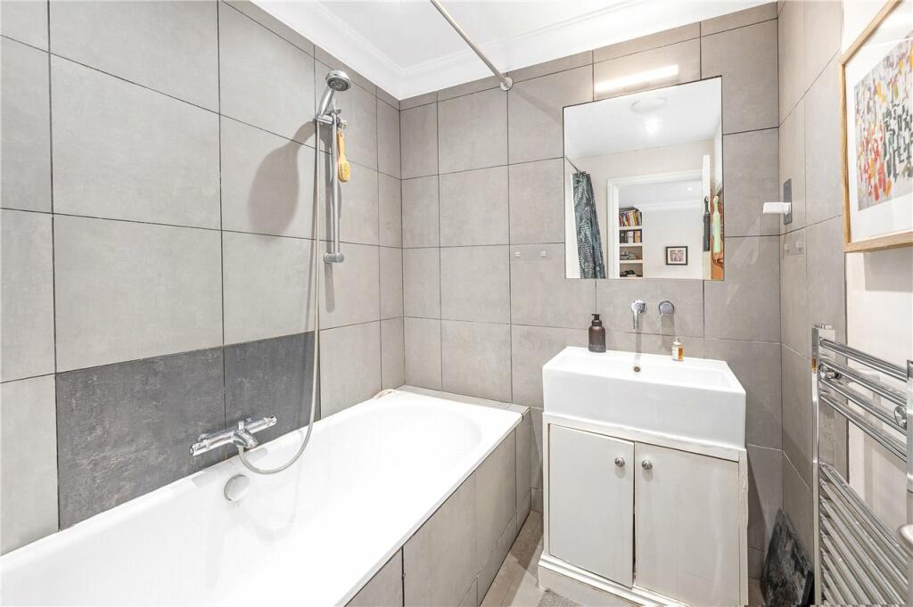 Apartment in London, South Kensington - More