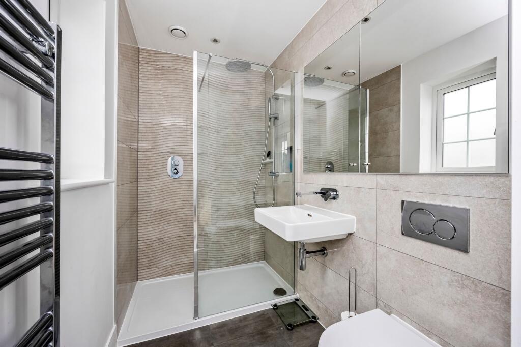 Apartment in Horsham, West Sussex - View 3