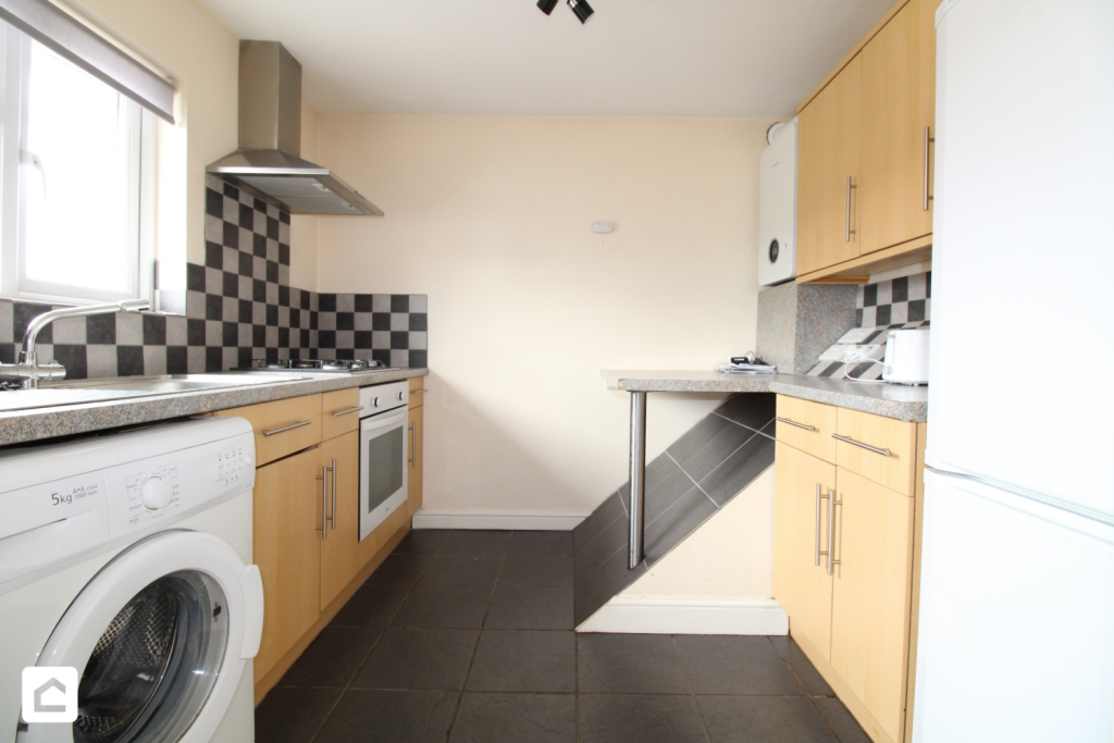 Apartment in Redhill, South Earlswood - View 4