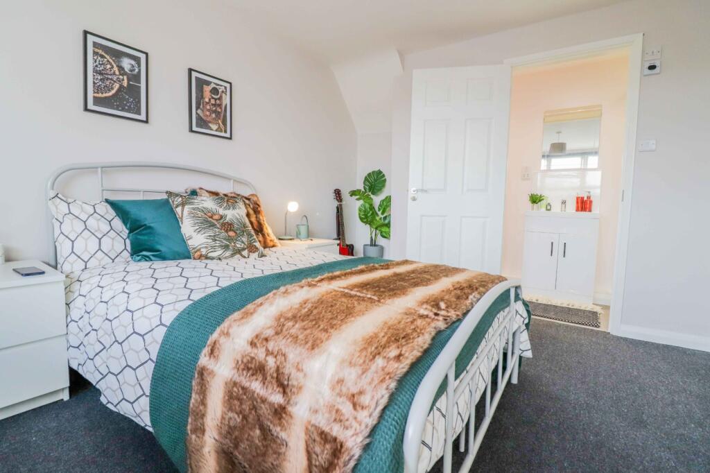 House in Castle Point, South Benfleet - View 5