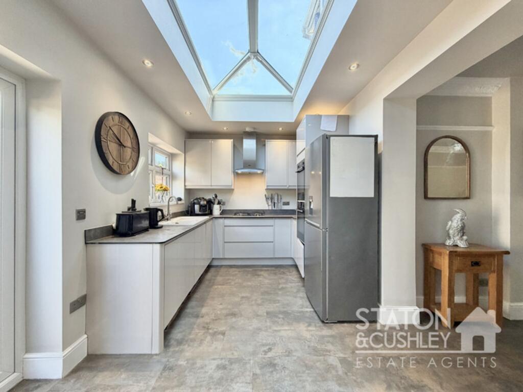 House in Mansfield, Forest Town - View 4