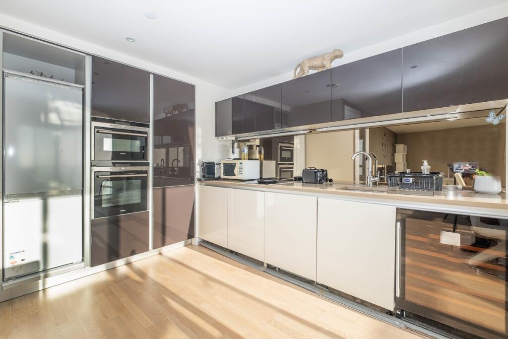 Apartment in Twickenham - More