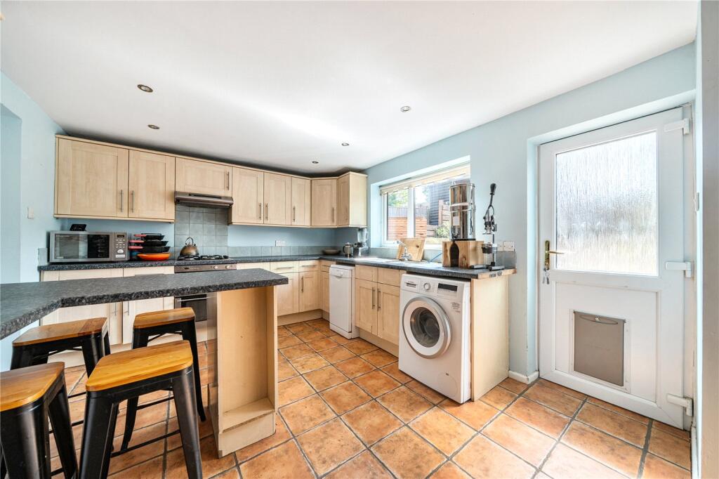 Barn Crescent, Newbury - View 4