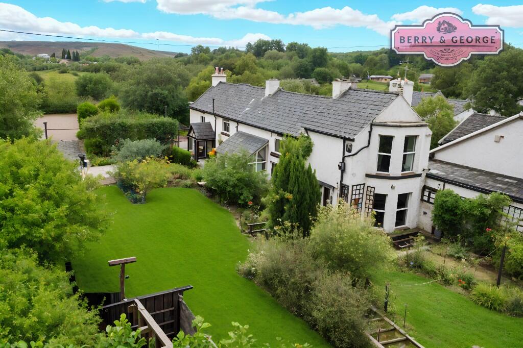 18 Wesley Road, LL11 5UY - View 2