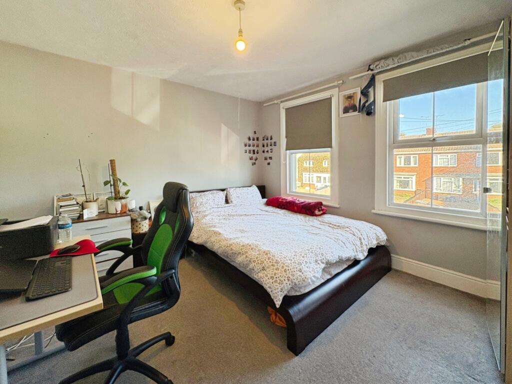 House in Rushmoor, East End, North Town - More
