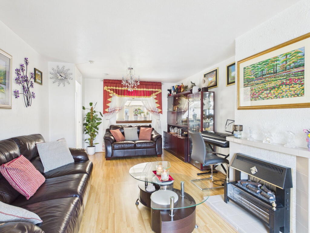 Moredun Park Court, Edinburgh, EH17 7EY photo 3