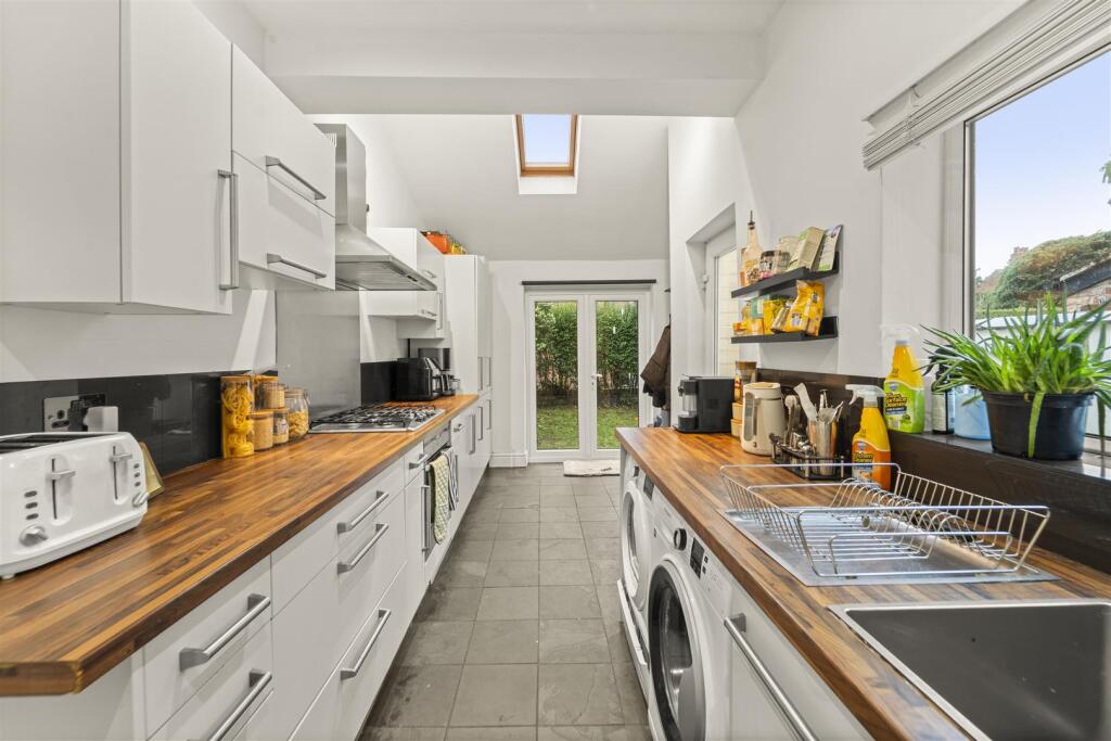 Roebuck Lane, Sale photo 3