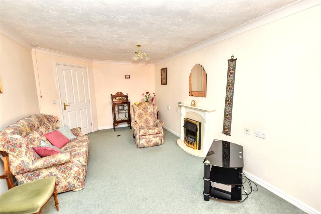 Apartment in Leeds, Park Villas, Roundhay - View 5