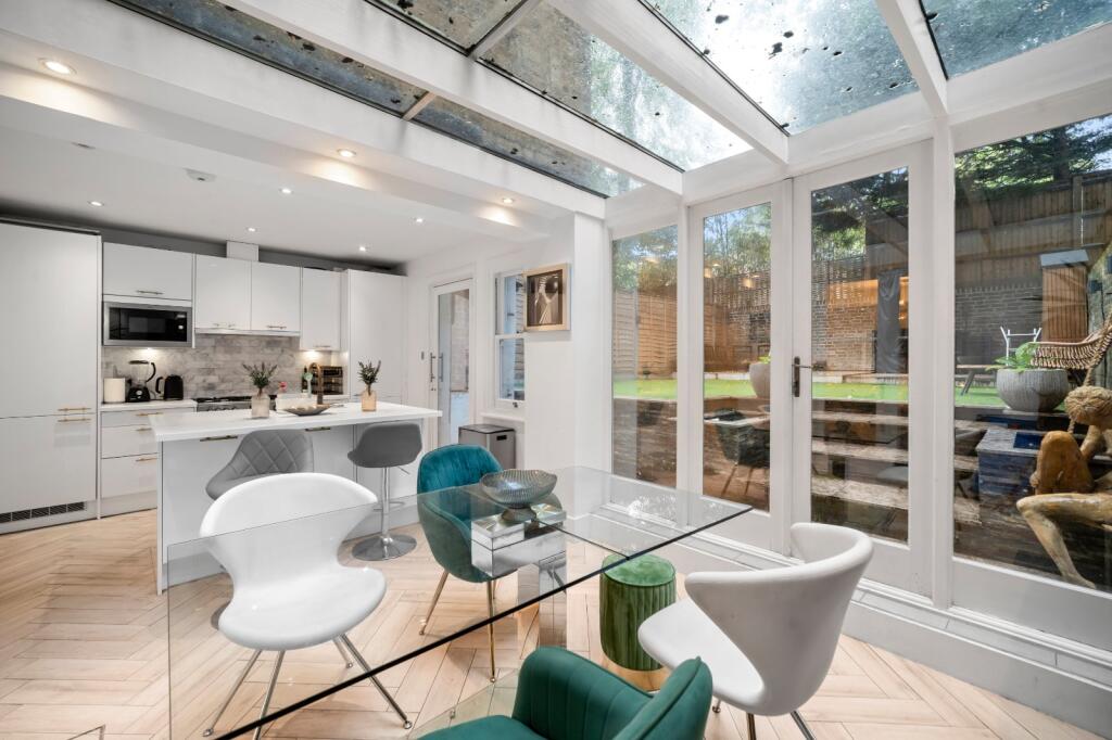 Apartment in London, Kensington - View 2