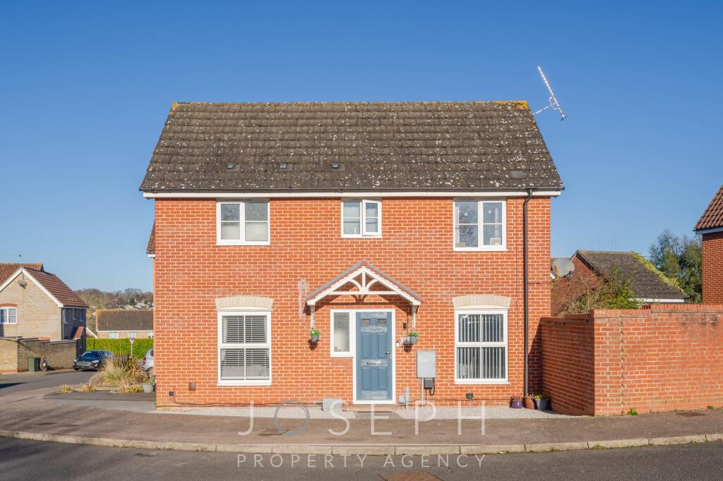 Main image of property: Oak Eggar Chase, Pinewood, IP8