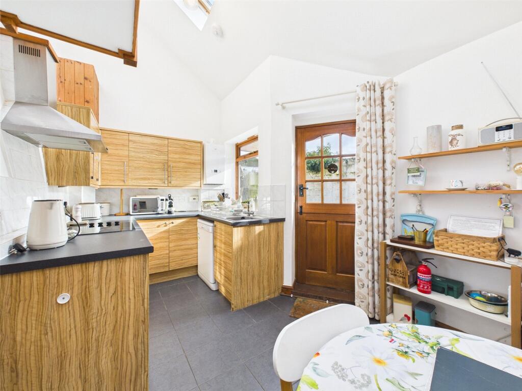 Castle Street, Winkleigh, Devon - View 5