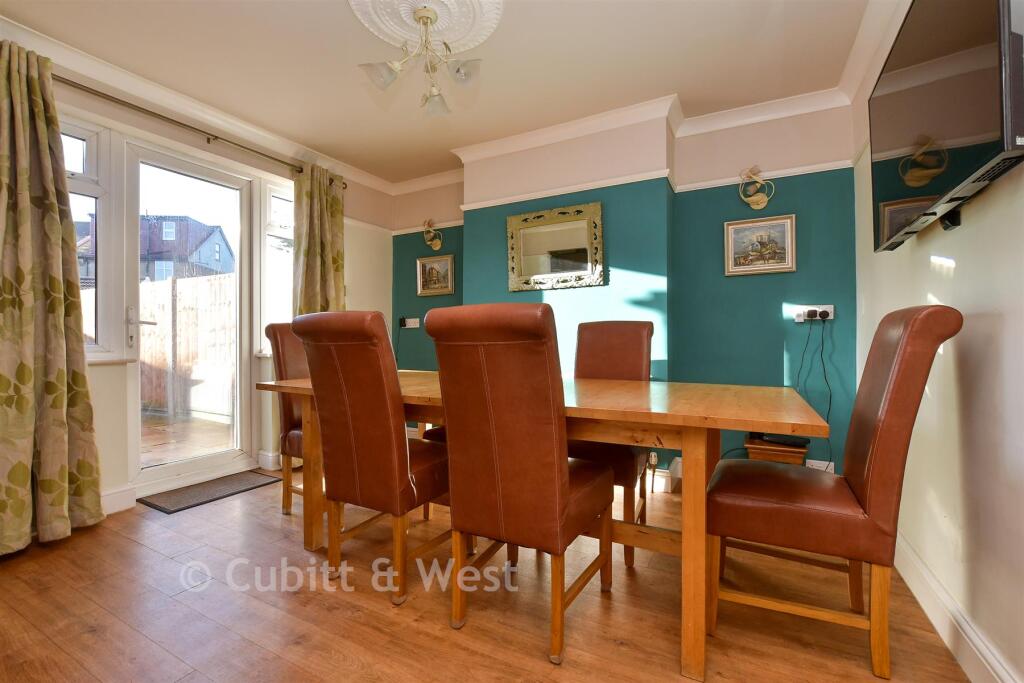 House in Sutton - More