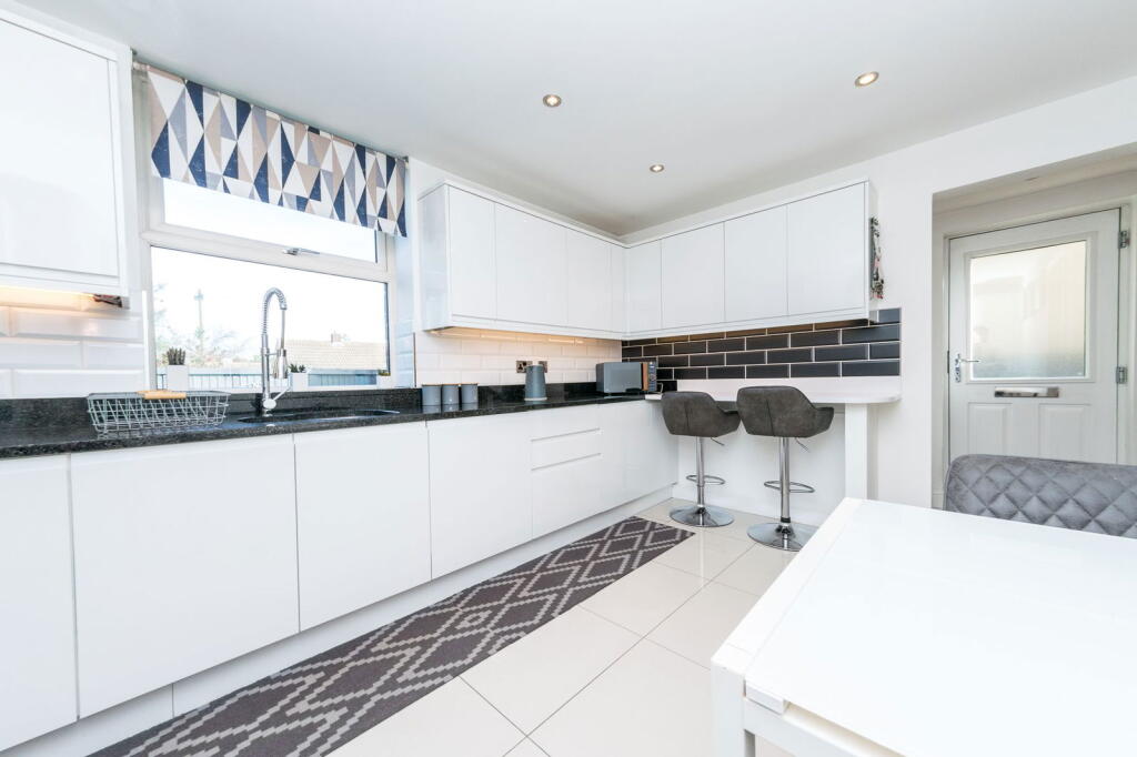 Upper Lane, Emley, Huddersfield, HD8 photo 4