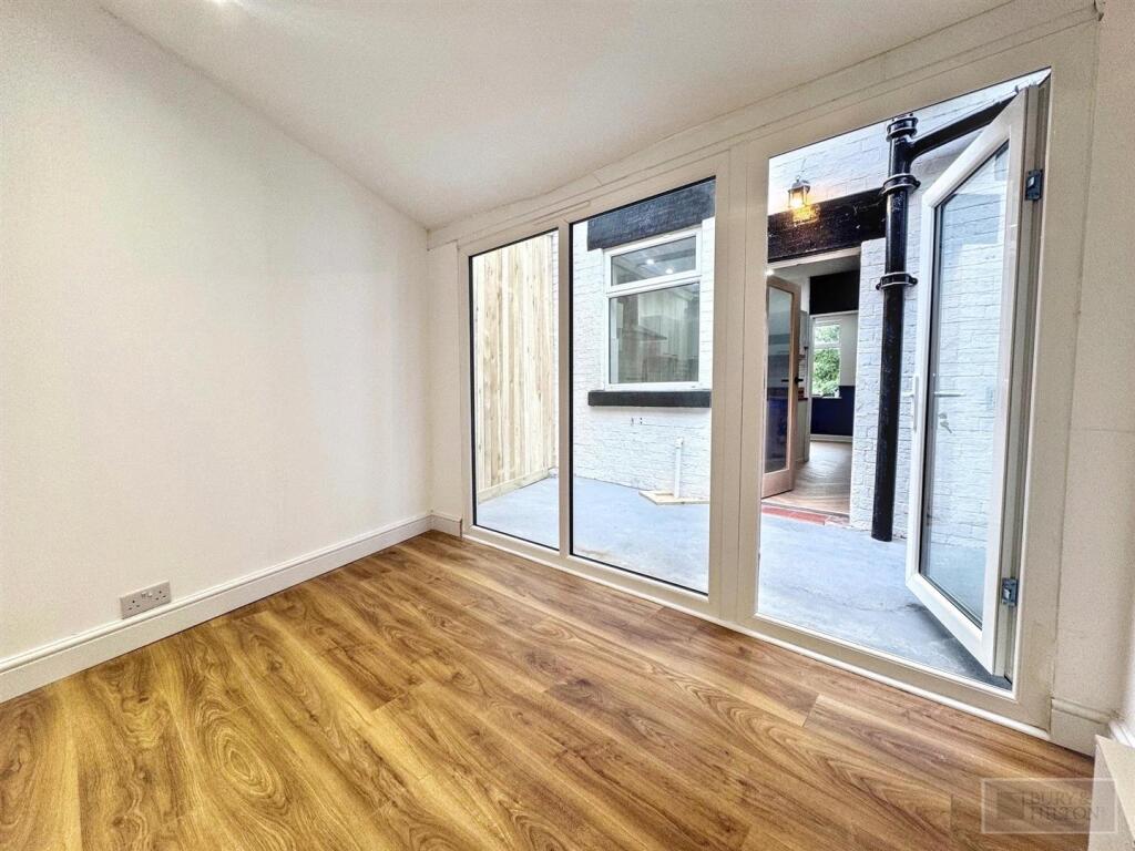 House in Stoke-on-Trent - More