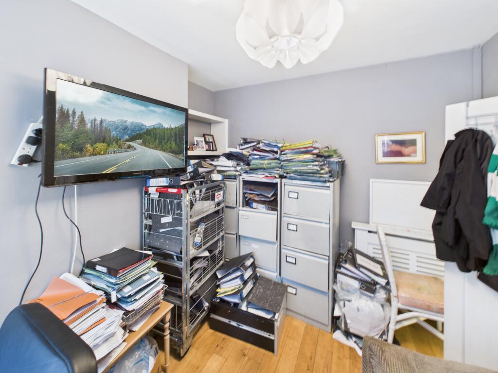 House in Coatbridge, North Lanarkshire - View 6