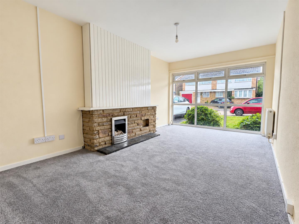 Pertwee Drive, Great Baddow, Chelmsford photo 2