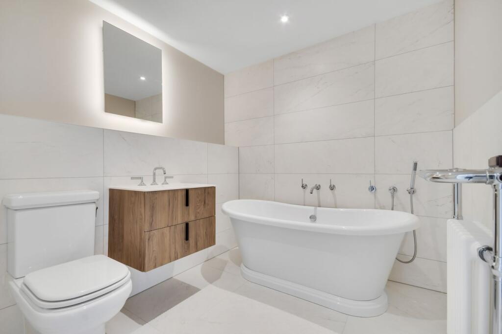 Apartment in Chelmsford - View 3