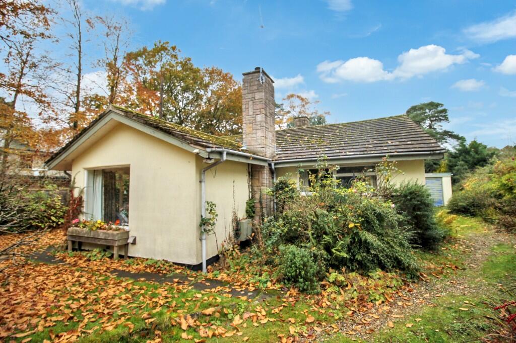 3-bed detached on Avenue Road, High Kelling, £300,000