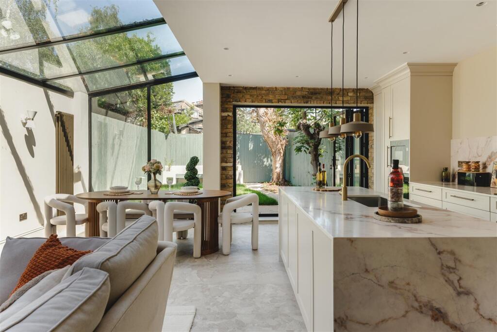 House in London - View 3
