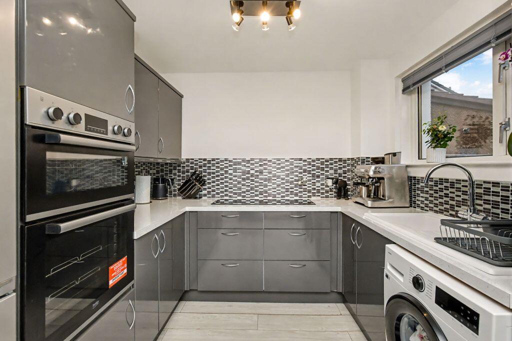 122 Gyle Park Gardens, South Gyle, Edinburgh, EH12 8NU photo 2