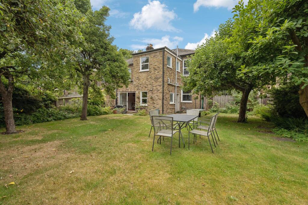 House in London, Grove Park - View 4
